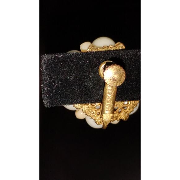 Vintage Miriam Haskell Clip-On Earrings Wood & Ivory-Tone Floral Cluster (1960s) - Picture 3 of 4